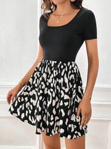 SHEIN Privé Vestido con estampado de dibujo de cuello cuadrado - Blanco y Negro - Ver 1