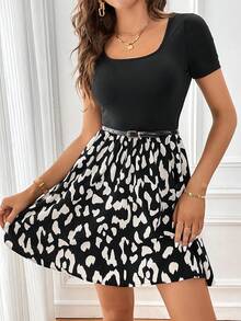 SHEIN Privé Vestido con estampado de dibujo de cuello cuadrado - Blanco y Negro - Ver 4