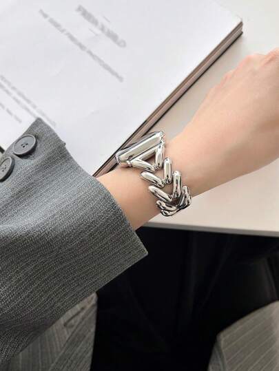 Pulseira de metal tridimensional em formato de V geométrico com ajuste manual do comprimento da pulseira, design minimalista empresarial adequado para pulseira de 38 mm, 40 mm, 41 mm, 42 mm, 44 mm, 45 mm e 49 mm, compatível com Apple Smartwatch Series SE 9, 8, 7, 6, 5, 4, 3, 2, 1, substituição de pulseira de relógio.