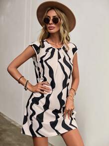 SHEIN LUNE 圖案印花蝙蝠袖直筒洋裝 - 彩色 - 查看 1