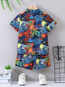 SHEIN Bộ thời trang bé trai Nút phía trước Lá thư Tất cả trên in Giải trí - Nhiều màu - Xem 2