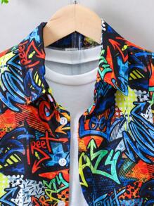 SHEIN Bộ thời trang bé trai Nút phía trước Lá thư Tất cả trên in Giải trí - Nhiều màu - Xem 4