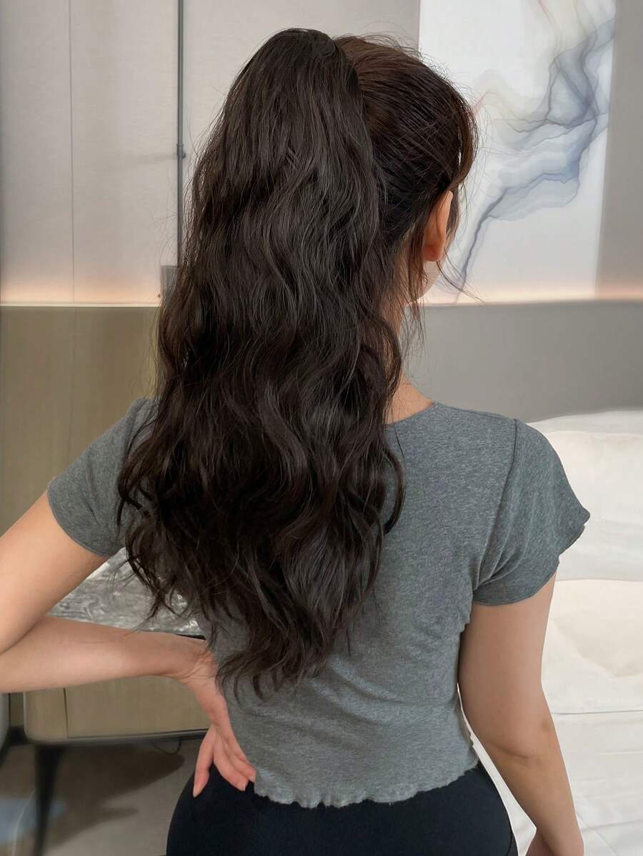 18英寸自然波浪短棕色夹式马尾假发片，耐热