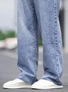 Manfinity Hypemode Men Cotton Slant Pocket Straight Leg Jeans - Medium Wash - View 4