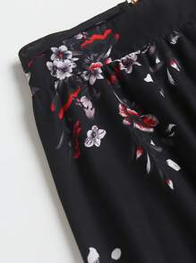 SHEIN Clasi Plus Floral Print Flare Skirt - Black - View 5