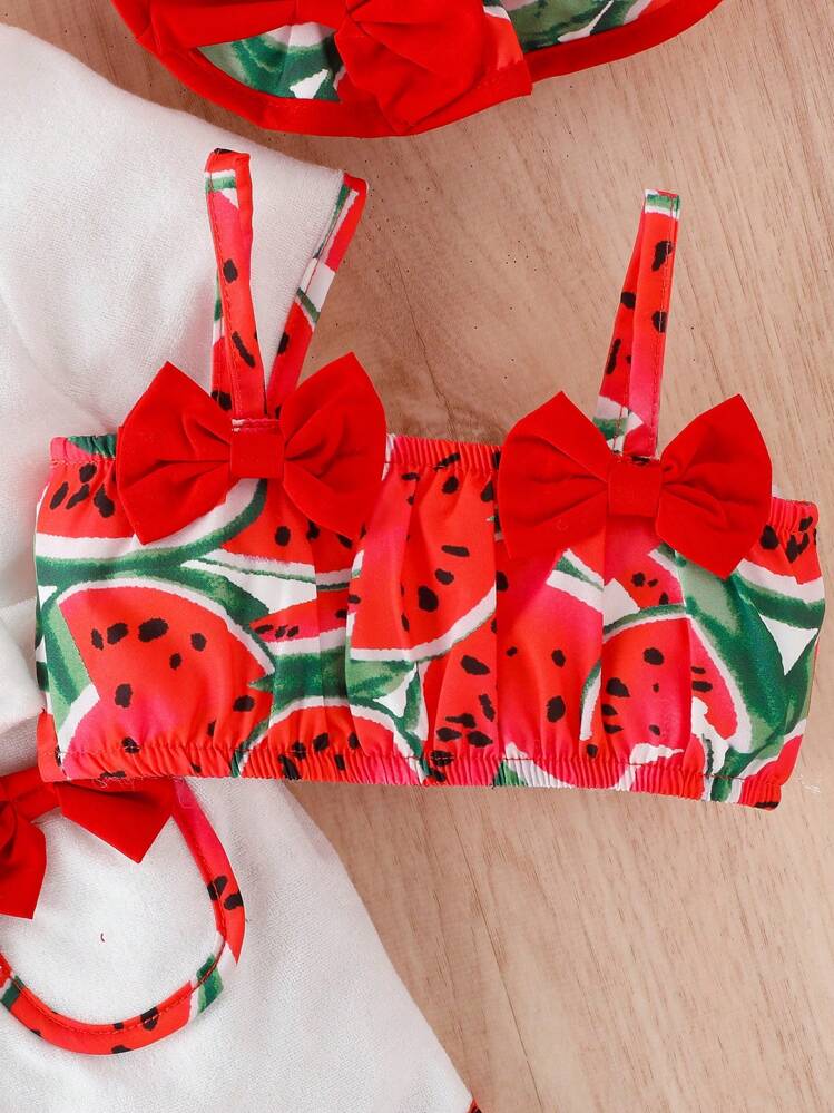 طقم مكون من 3 قطع للبنات الرضع: جاكيت بأكمام قصيرة مزين بالبطيخ، توب بتصميم فيونكة، وشورت جميل مع قبعة - ابيض واحمر - مشاهدة 5
