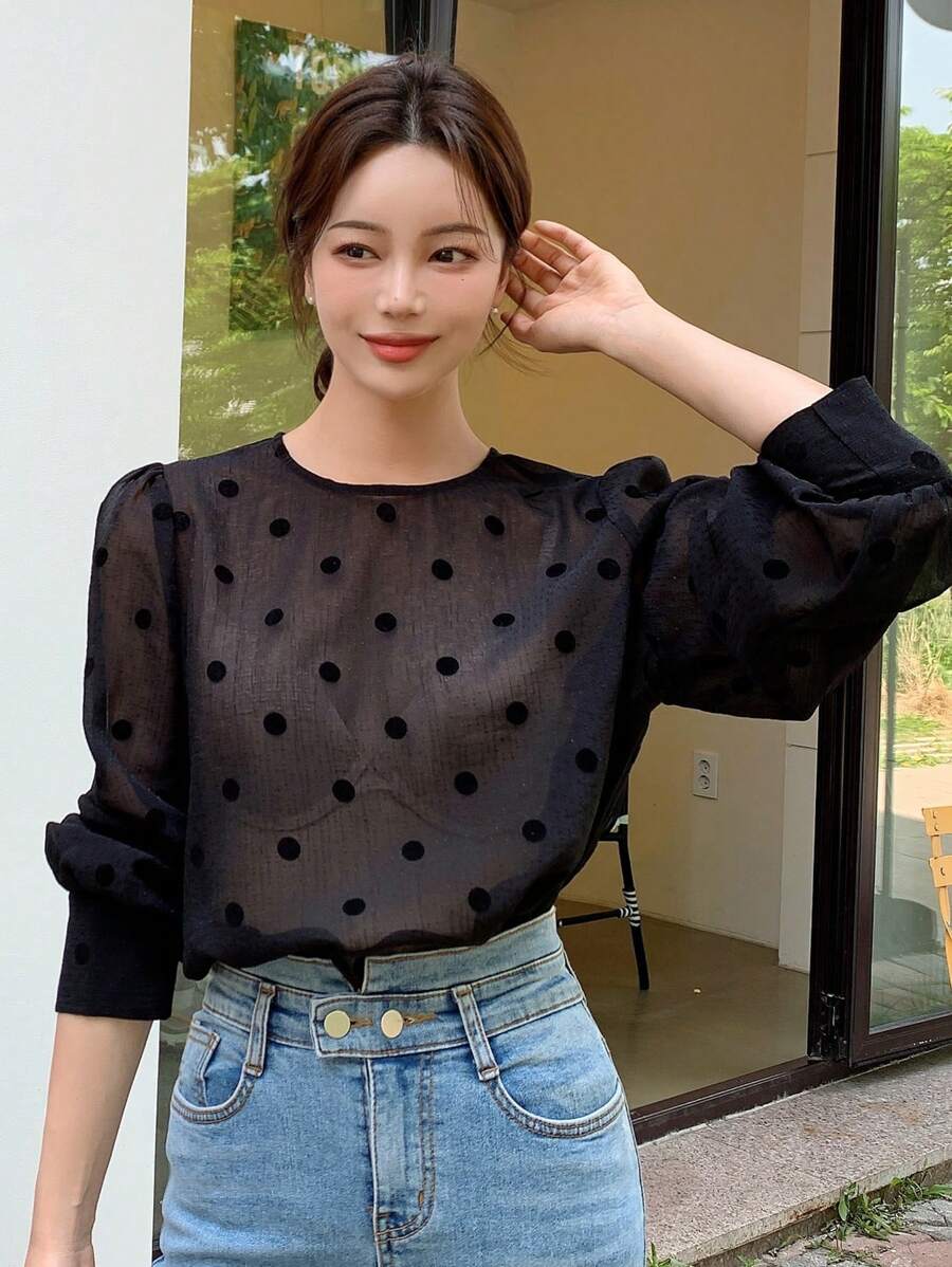 DAZY 波尔卡圆点泡泡袖锁眼后背衬衫，荷叶边透视装，秋季女装长袖上衣 - 黑色 - 查看 1