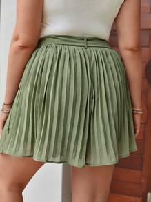 SHEIN LUNE Plus Solid Belted Pleated Shorts - Green - View 2