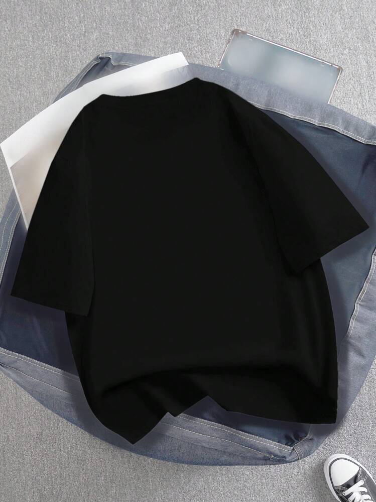 Manfinity Hypemode Men Slogan Graphic Pocket Patched Tee - Black - View 2