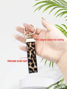 Fashionable Unisex Leopard Print Leather Keychain / Ruby Heart Shaped Keychain / Gold Plated Diamond Studded Bear Head Keychain / Creative Diamond Studded Open Ring Rose Gold Keychain / Creative Diamond Studded Open Ring Sterling Silver Keychain / Exquisite Lady Lock Keychain With Double Leather Ropes Suitable For Any Car Models
