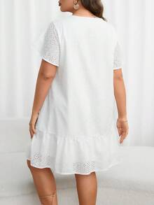 SHEIN LUNE 大碼網眼刺繡荷葉邊娃娃裙 - 白色 - 查看 3