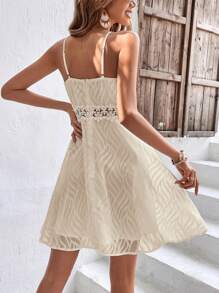 SHEIN Frenchy Vestido de tirantes con encaje en contraste de espalda abierta