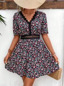 SHEIN Frenchy Ditsy Floral Print Guipure Lace Insert Tie Back Dress - Multicolor - View 7