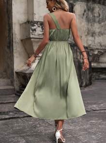 Chiquease 單肩前扭結高衩緞面洋裝 - 軍綠色 - 查看 2