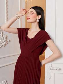 Modelyn 百褶下擺連衣裙不附腰帶 - 酒紅色 - 查看 5