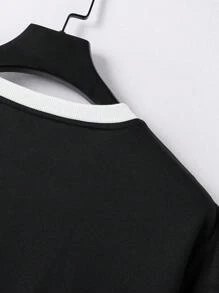 Manfinity EMRG Men Plus Crown & Letter Graphic Two Tone Tee & Drawstring Waist Shorts - Black and White - View 6