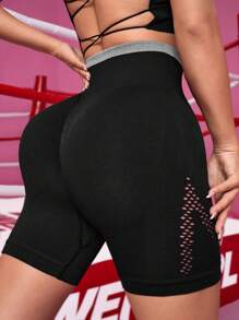 Easithlete 無縫高彈力鏤空運動短褲 - 黑色 - 查看 1