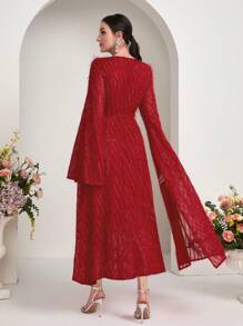 Modelyn 斗篷袖毛茸邊連衣裙