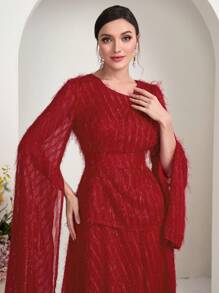 Modelyn 斗篷袖毛茸邊連衣裙