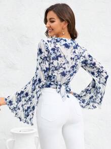 SHEIN Unity Floral Print Flare Sleeve Wrap Knot Side Crop Blouse - Multicolor - View 2
