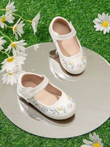1 Pair Cute & Beautiful Embroidery Hook And Loop Flat Shoes For Little Girls - White - View 1