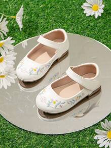 1 Pair Cute & Beautiful Embroidery Hook And Loop Flat Shoes For Little Girls - White - View 2