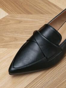 2025 秋季女士扭纹细节尖头平底乐福鞋，优雅户外黑色平底鞋 - 黑色 - 查看 3