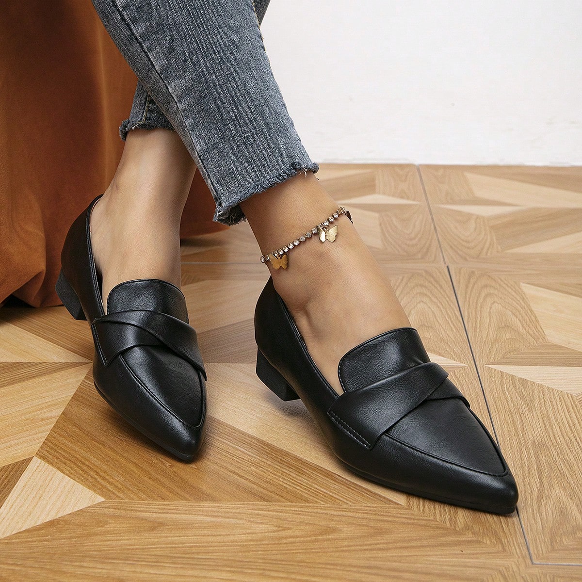 Mocasines planos de punta puntiaguda con detalle de giro para mujer, elegantes zapatos planos negros para exteriores, otoño 2025