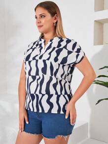 RueChic Plus Allover Print Notched Neckline Batwing Sleeve Popover Blouse - Multicolor - View 2