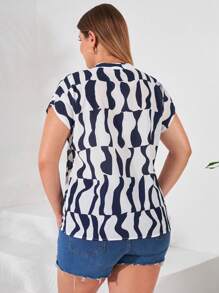 RueChic Plus Allover Print Notched Neckline Batwing Sleeve Popover Blouse - Multicolor - View 4