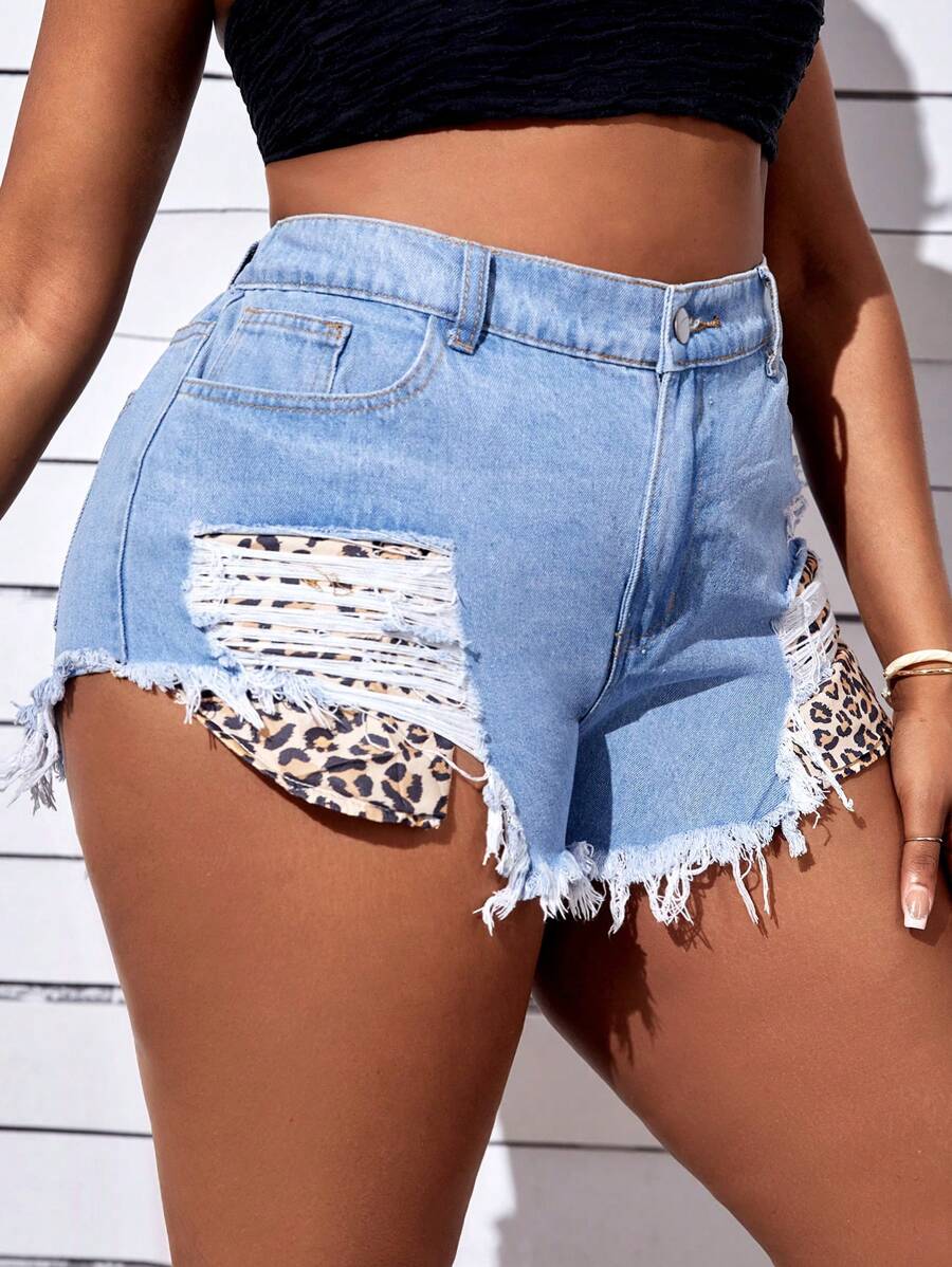 SHEIN SXY 大碼豹紋印花破洞毛邊緣牛仔短褲 - 淺色水洗藍 - 查看 1