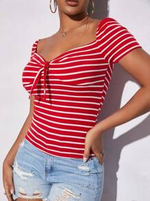 SHEIN PETITE 條紋印花前打結雞心領領口T恤 - 紅白色 - 查看 1