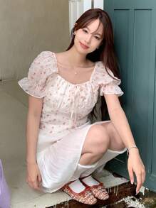 DAZY Ditsy Floral Print Puff Sleeve Ruffle Trim Blouse