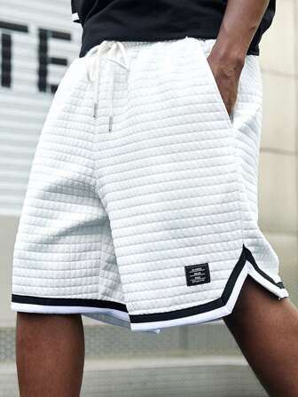 Shorts holgados de punto blanco con detalle con parche de letra, ribete de contraste y cordón en la cintura, para hombre. Adecuado como regalo para esposo, novio, uso escolar o streetwear.