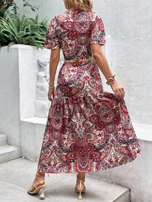 SHEIN Frenchy con estampado de paisley con nudo delantero Top crop & bajo con fruncido Falda - Multicolor - Ver 2