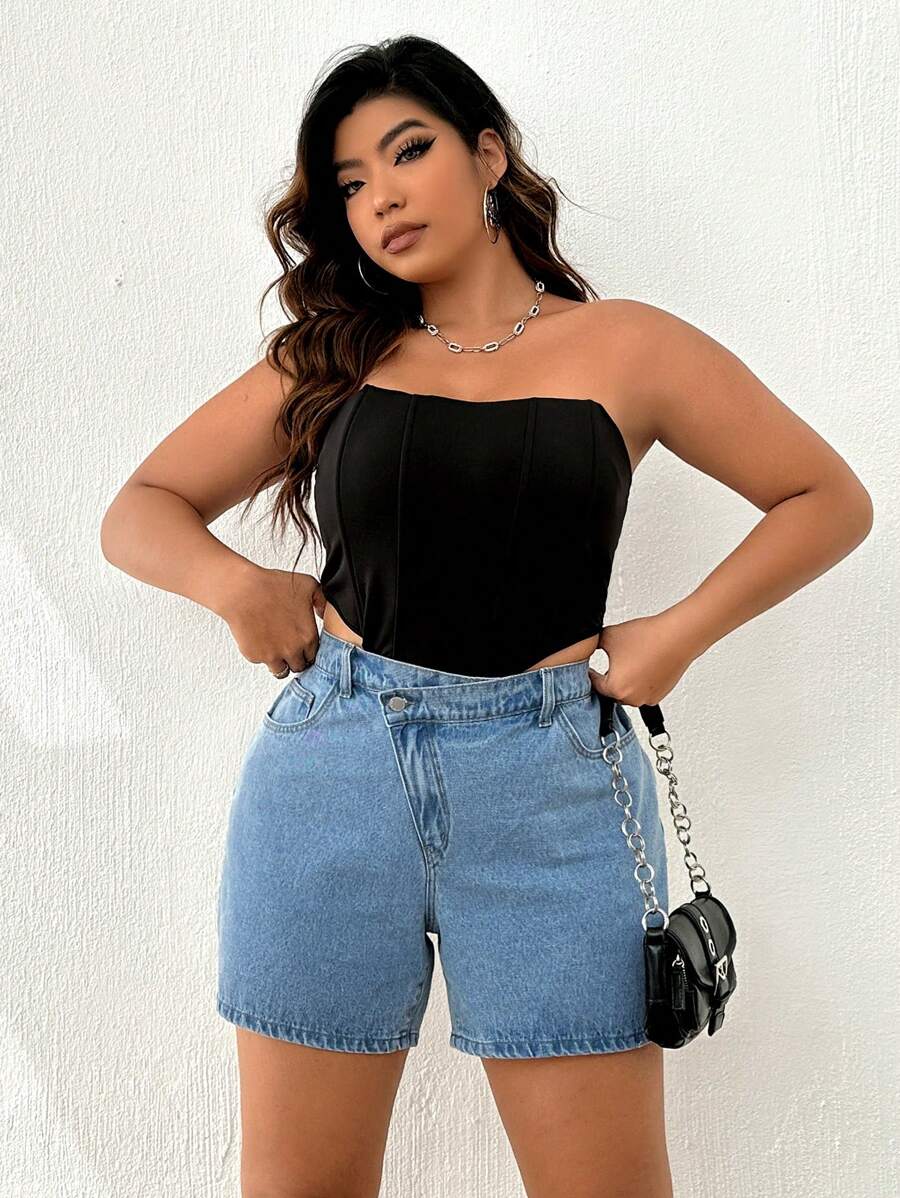 SHEIN Essnce 大碼斜口袋牛仔短褲 - 淺色水洗藍 - 查看 1