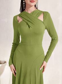 Modelyn 鏤空前交叉素色連衣裙 - 綠色 - 查看 5