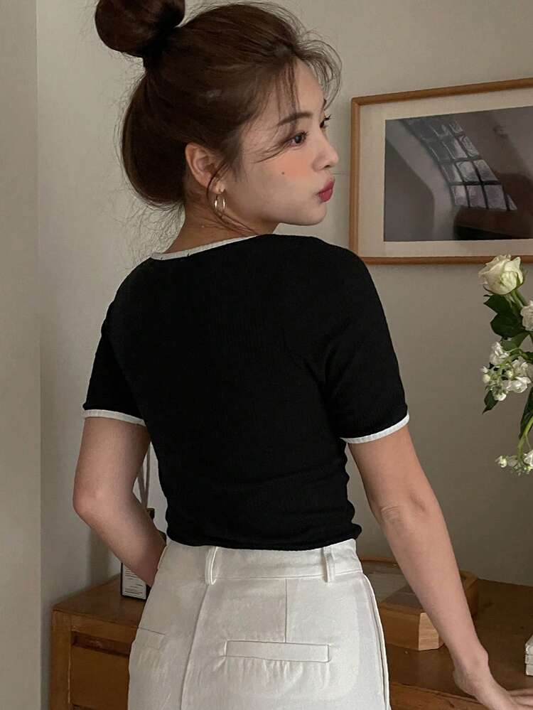 Contrast Binding Square Neck Tee