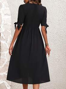 SHEIN LUNE 素色打結袖口前紐扣A字連衣裙 - 黑色 - 查看 5