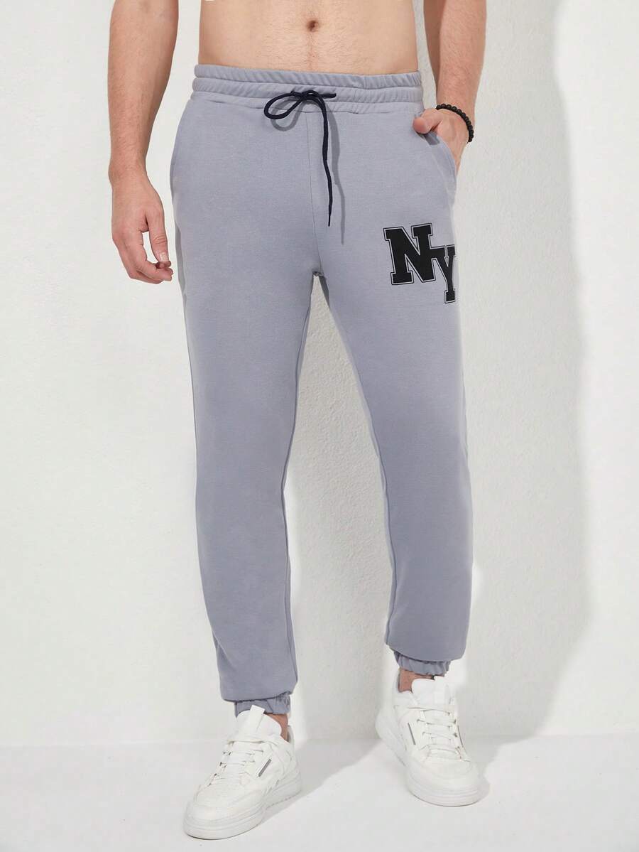 RueChic Men Letter Graphic Drawstring Waist Sweatpants - Xám - Xem 1
