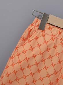 SHEIN 男孩休閒運動大學字母拼貼短袖T恤和滿版圖案短褲套裝 - 彩色 - 查看 7