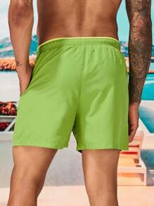 Manfinity Swimmode Quần short nam đi biển Dây kéo Túi Lá thư - màu xanh lá - Xem 2