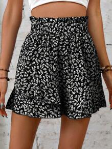 SHEIN LUNE 小碎花紙袋腰荷葉邊短褲 - 黑色 - 查看 4