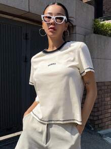 DAZY Camiseta Con Estampado De Letras Y Ribete En Contraste - Beis - Ver 4