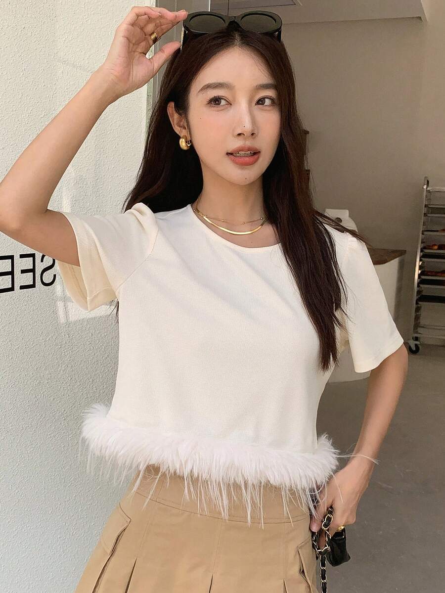 DAZY Chất rắn Trang trí Fuzzy Ống tay áo Áo thun - Màu be - Xem 1
