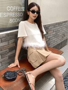 DAZY Chất rắn Trang trí Fuzzy Ống tay áo Áo thun - Màu be - Xem 2