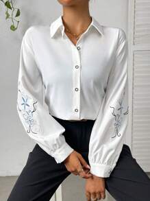 SHEIN Essnce 花卉刺繡前紐扣襯衫 - 白色 - 查看 1