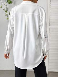 SHEIN Essnce 花卉刺繡前紐扣襯衫 - 白色 - 查看 2