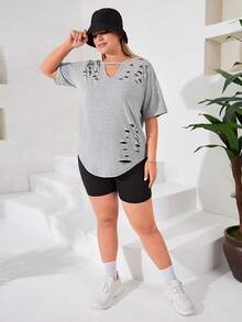 RueChic Plus Cut Out Curved Hem Tee - Xám - Xem 4