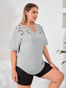 RueChic Plus Cut Out Curved Hem Tee - Xám - Xem 6